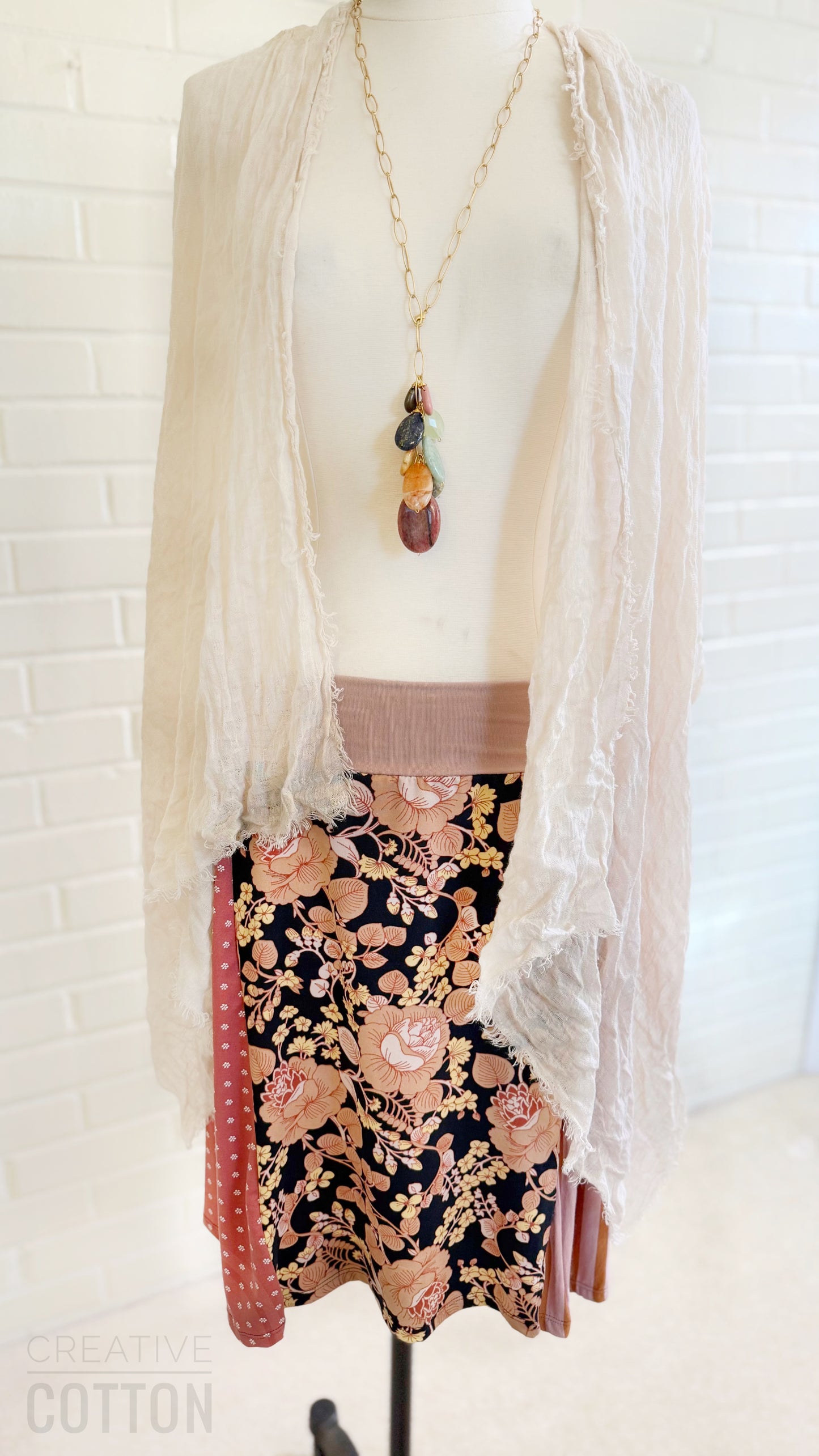 Feminine Roses Funky Knit Skirt